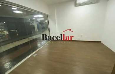 Imagem: O depósito possui 30m² de Área e está localizado em Tijuca