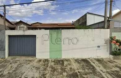 Imagem: A casa possui 3 Dormitórios, 2 Banheiros, 4 Vagas na garagem