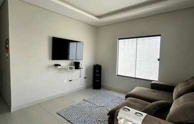 Imagem: A casa possui 2 Dormitórios, 2 Banheiros e está localizado