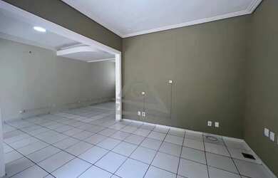 Imagem: O depósito possui 4 Vagas na garagem e 110m² de Área e está