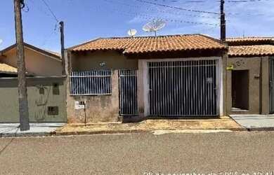 Imagem: A casa possui 1 Dormitório, 1 Banheiro, 99m² de Área e está