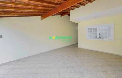 Imagem: A casa possui 3 Dormitórios, 3 Banheiros, 2 Vagas na garagem