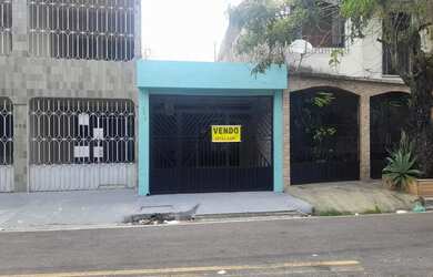 Imagem: A casa possui 3 Dormitórios, 2 Banheiros, 1 Vaga na garagem