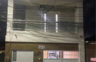 Imagem: A casa possui 4 Dormitórios, 4 Banheiros, 1 Vaga na garagem