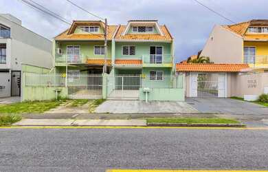 Imagem: A casa possui 3 Dormitórios, 4 Banheiros, 2 Vagas na garagem