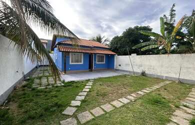 Imagem: A casa possui 2 Dormitórios, 1 Banheiro, 3 Vagas na garagem