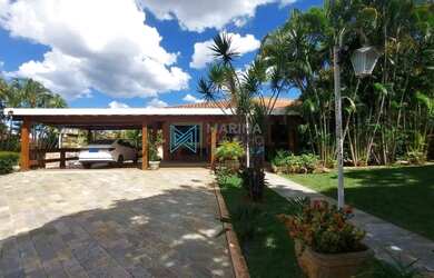 Imagem: A casa possui 3 Dormitórios, 5 Banheiros, 5 Vagas na garagem