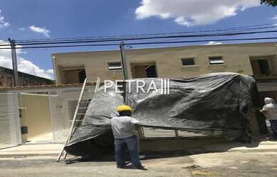 Imagem: A casa possui 2 Dormitórios, 1 Banheiro, 1 Vaga na garagem