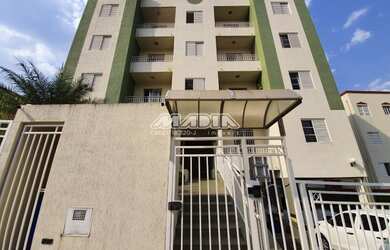 Imagem: O apartamento possui 3 Dormitórios, 1 Banheiro, 1 Vaga na garagem