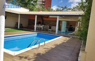 Imagem: A casa possui 3 Dormitórios, 1 Banheiro, 2 Vagas na garagem