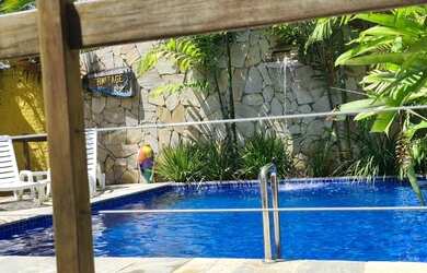 Imagem: A casa possui 3 Dormitórios, 5 Vagas na garagem e está localizado