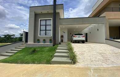 Imagem: A casa em condomínio possui 3 Dormitórios, 2 Banheiros, 2