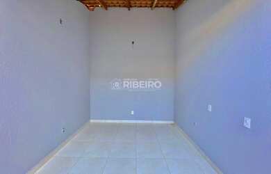 Imagem: A casa possui 2 Dormitórios, 2 Banheiros, 2 Vagas na garagem