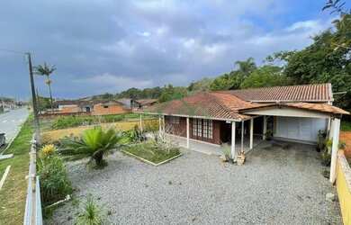 Imagem: A casa possui 5 Dormitórios, 5 Banheiros, 5 Vagas na garagem