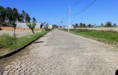 Imagem: O terreno possui 220m² de Área e está localizado em Porto