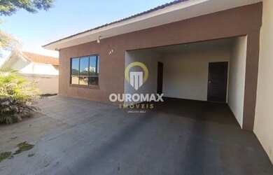 Imagem: A casa possui 3 Dormitórios, 2 Banheiros, 3 Vagas na garagem