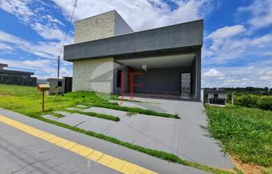 Imagem: A casa em condomínio possui 4 Dormitórios, 5 Banheiros, 4