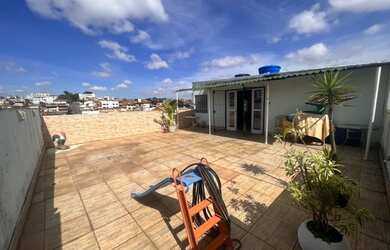 Imagem: A casa possui 3 Dormitórios, 4 Banheiros, 2 Vagas na garagem