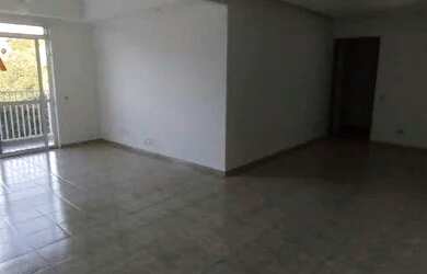 Imagem: O apartamento possui 3 Dormitórios, 1 Banheiro, 2 Vagas na