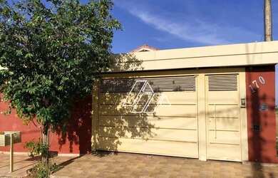 Imagem: A casa à venda possui 2 Dormitórios, 1 Banheiro, 3 Vagas na