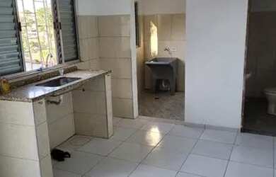 Imagem: A casa para alugar possui 1 Dormitório, 1 Banheiro e Direto