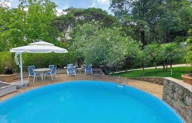 Imagem: A casa em condomínio possui 4 Dormitórios, 4 Banheiros, 4