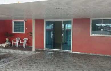 Imagem: A casa possui 3 Dormitórios, 3 Banheiros, 3 Vagas na garagem