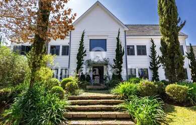 Imagem: A casa em condomínio possui 5 Dormitórios, 5 Banheiros, 4