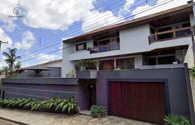 Imagem: A casa possui 3 Dormitórios, 1 Banheiro, 2 Vagas na garagem