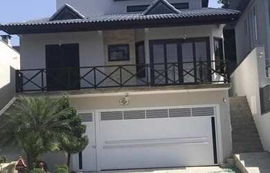 Imagem: A casa em condomínio possui 4 Dormitórios, 4 Banheiros, 4