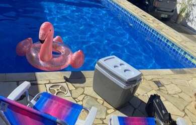 Imagem: A casa possui 2 Dormitórios, 4 Vagas na garagem e está localizado