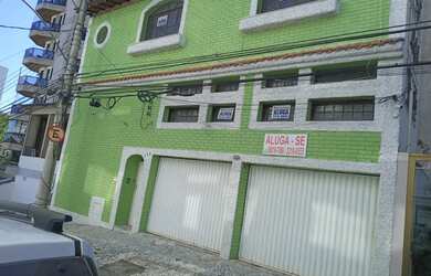 Imagem: A casa possui 3 Dormitórios, 3 Banheiros, 2 Vagas na garagem