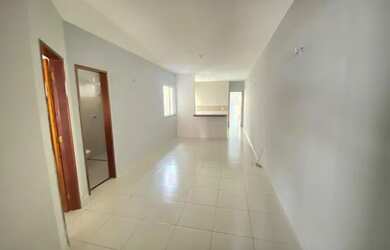 Imagem: A casa possui 2 Dormitórios, 2 Banheiros, 1 Vaga na garagem