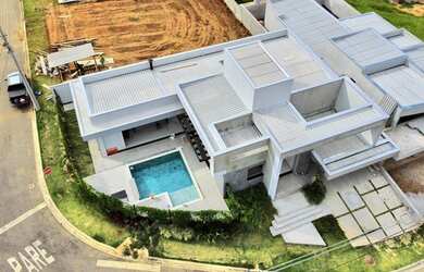 Imagem: A casa em condomínio possui 3 Dormitórios, 3 Banheiros, 4