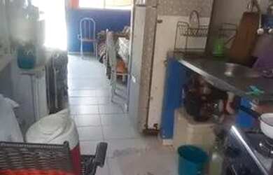 Imagem: A casa possui 2 Dormitórios, 2 Banheiros, 1 Vaga na garagem