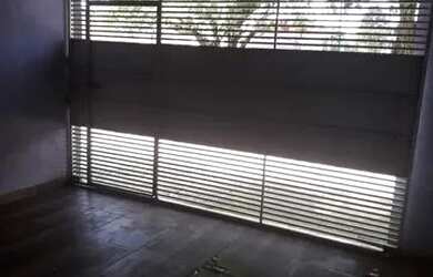 Imagem: A casa possui 1 Dormitório, 1 Banheiro, 1 Vaga na garagem e