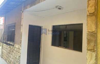 Imagem: A casa possui 2 Dormitórios, 1 Banheiro, 1 Vaga na garagem