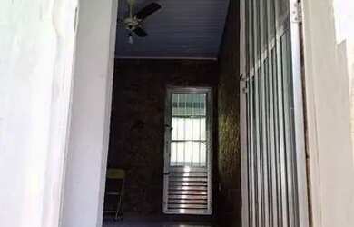 Imagem: A casa em condomínio possui 1 Dormitório e 2 Banheiros e está