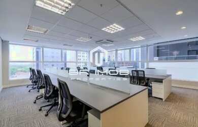 Imagem: O depósito possui 2 Vagas na garagem e 213m² de Área e está