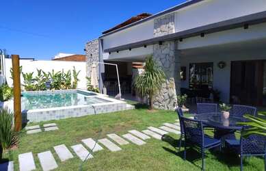 Imagem: A casa em condomínio possui 4 Dormitórios, 5 Banheiros, 2