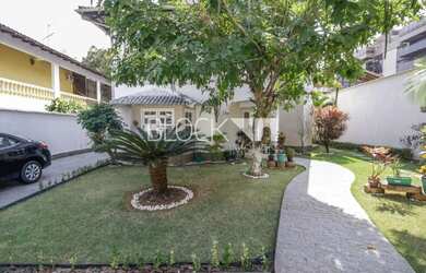 Imagem: A casa em condomínio possui 4 Dormitórios, 5 Banheiros, 5