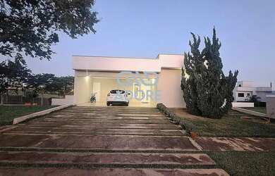 Imagem: A casa em condomínio possui 3 Dormitórios, 4 Banheiros, 4