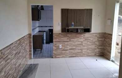 Imagem: A casa possui 2 Dormitórios, 2 Banheiros, 1 Vaga na garagem