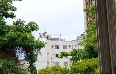 Imagem: O apartamento possui 3 Dormitórios, 2 Banheiros, 102m² de