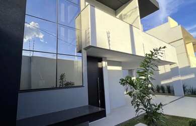 Imagem: A casa possui 3 Dormitórios, 3 Banheiros, 2 Vagas na garagem