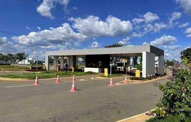 Imagem: O terreno possui 300m² de Área e está localizado em Terras