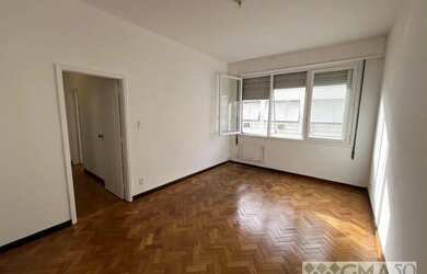 Imagem: O apartamento possui 3 Dormitórios, 1 Banheiro, 70m² de Área