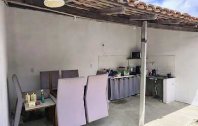 Imagem: A casa possui 2 Dormitórios, 1 Banheiro, 1 Vaga na garagem