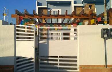 Imagem: A casa possui 2 Dormitórios, 2 Banheiros, 1 Vaga na garagem