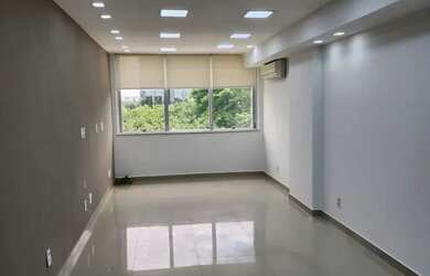 Imagem: O depósito possui 1 Vaga na garagem, 28m² de Área e está